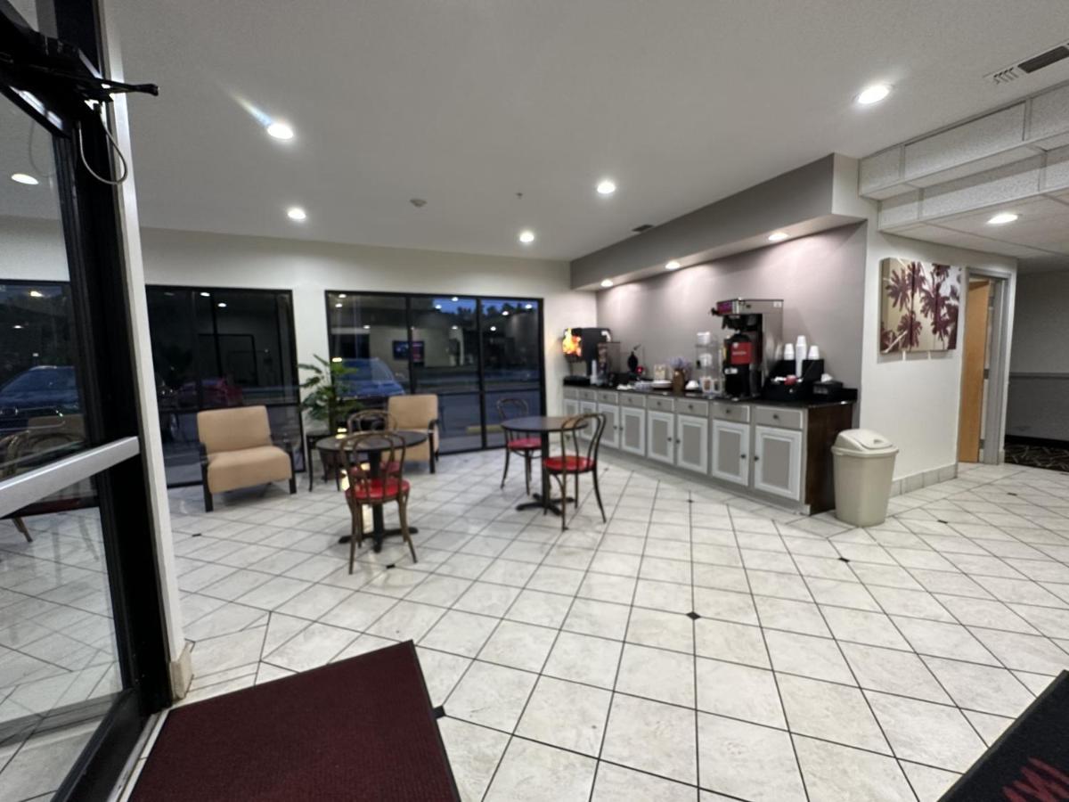 Red Roof Inn & Suites Biloxi - Ocean Springs Buitenkant foto